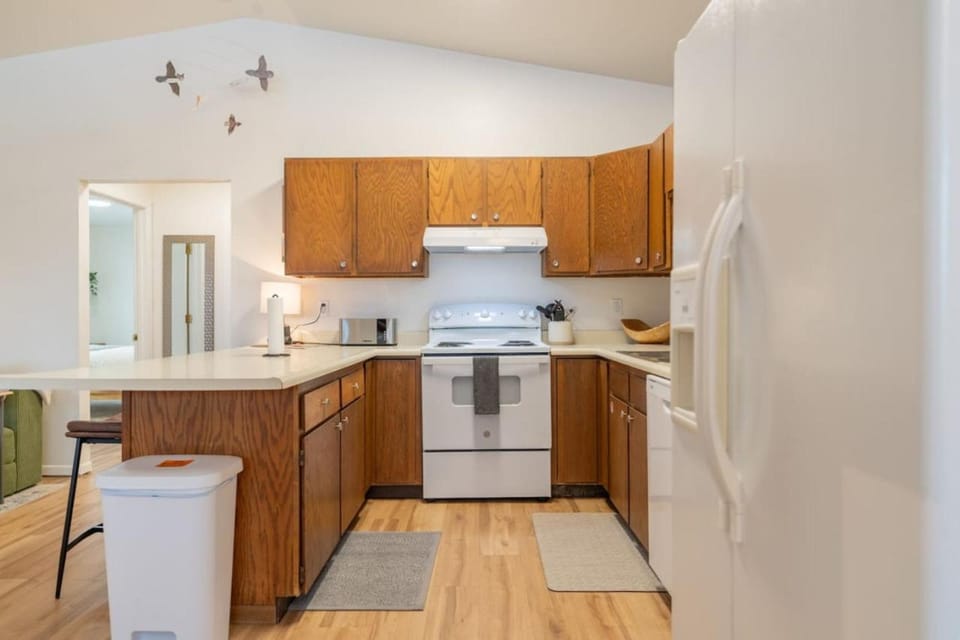 The Upper Downtown Suite 2 Apartment in Fairbanks