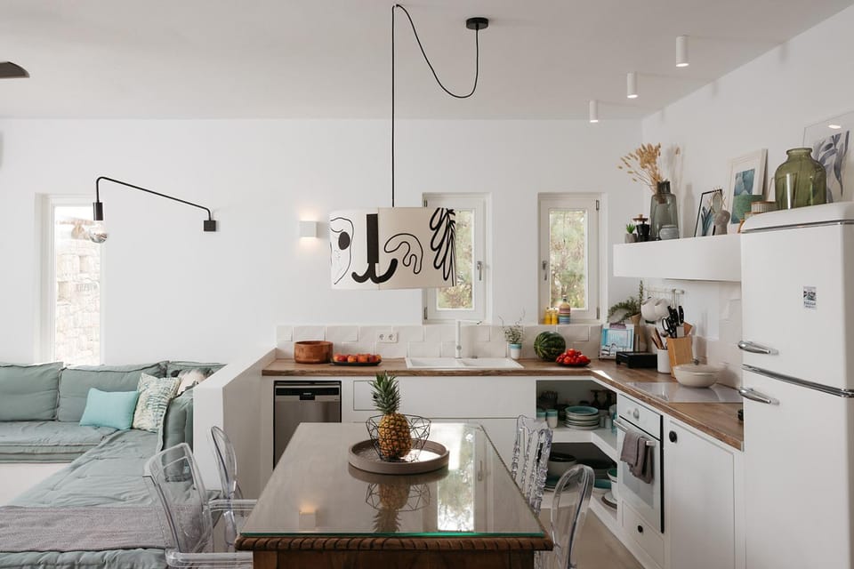 Kitchen or kitchenette, Living room