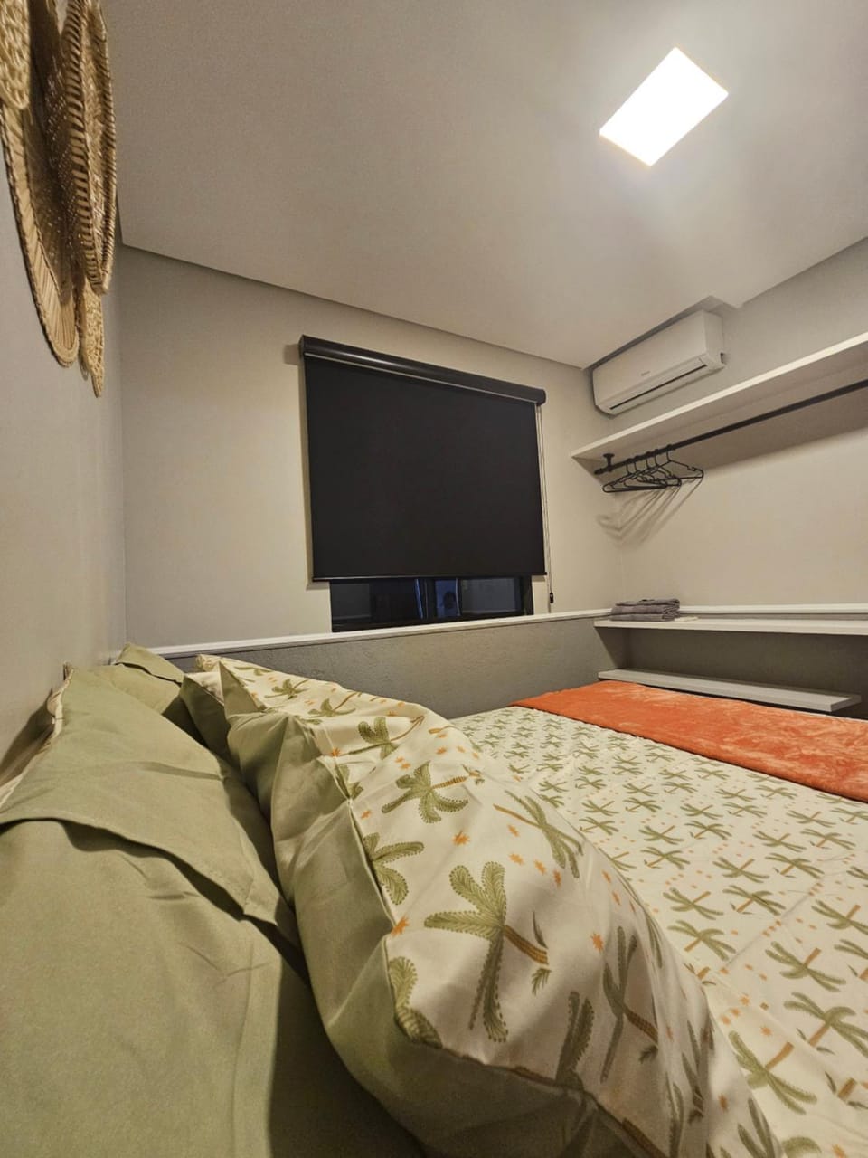 Bed, Bedroom, air conditioner
