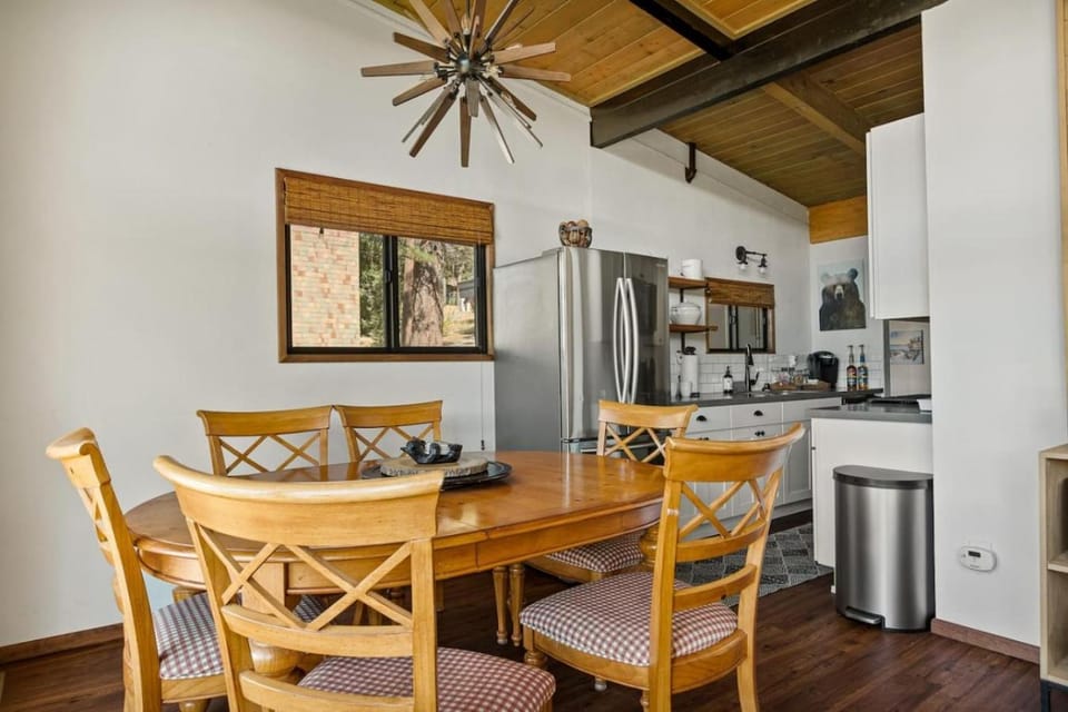 YOLO Lake Escape House in Big Bear