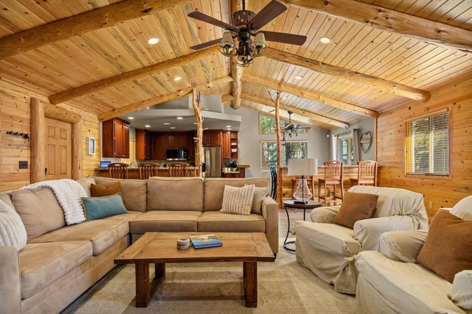 Enchanting Snow Escape House in Big Bear