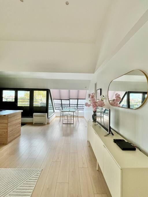 Penthouse 90m2 Terrace Parking 10m Paris Center Apartment in Île-de-France