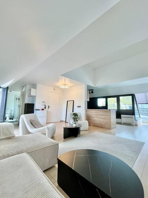 Penthouse 90m2 Terrace Parking 10m Paris Center Apartment in Île-de-France