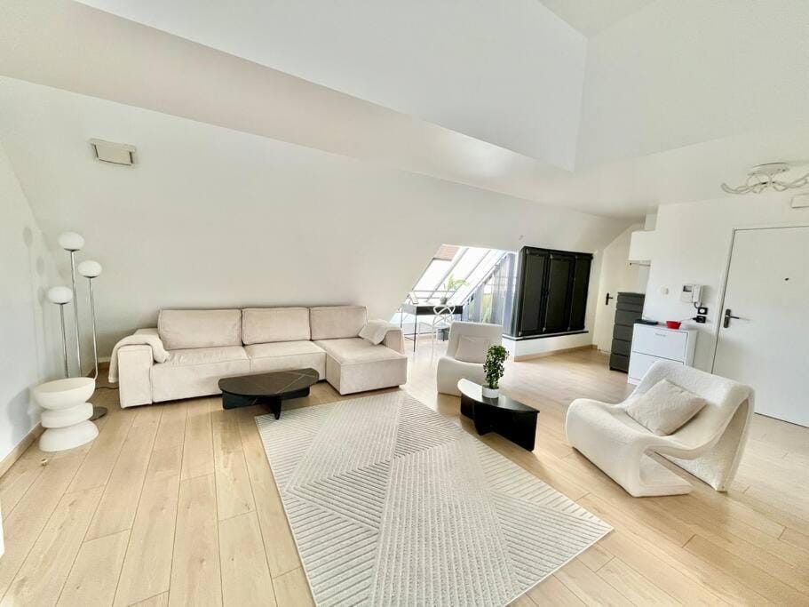 Penthouse 90m2 Terrace Parking 10m Paris Center Apartment in Île-de-France