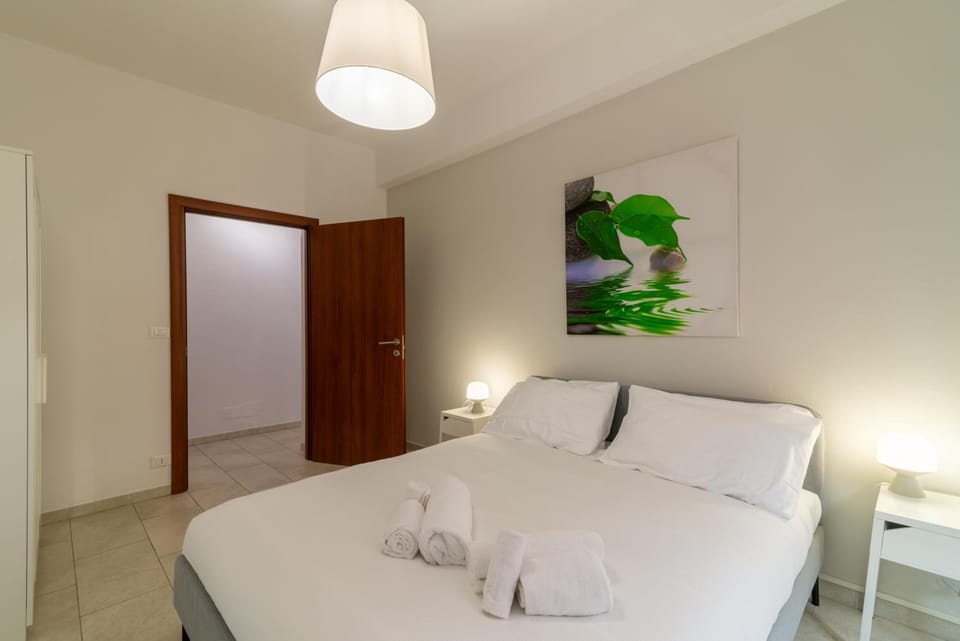 Bed, Bedroom, towels, wardrobe