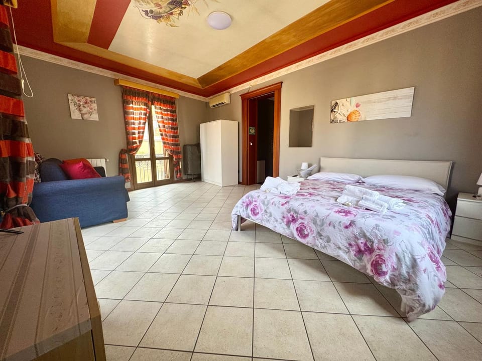 Bed, View (from property/room), View (from property/room), Balcony/Terrace, Balcony/Terrace, Photo of the whole room, Bedroom, City view, City view, Landmark view, Landmark view, Street view, Street view, heating, heating, wardrobe, air conditioner, air conditioner