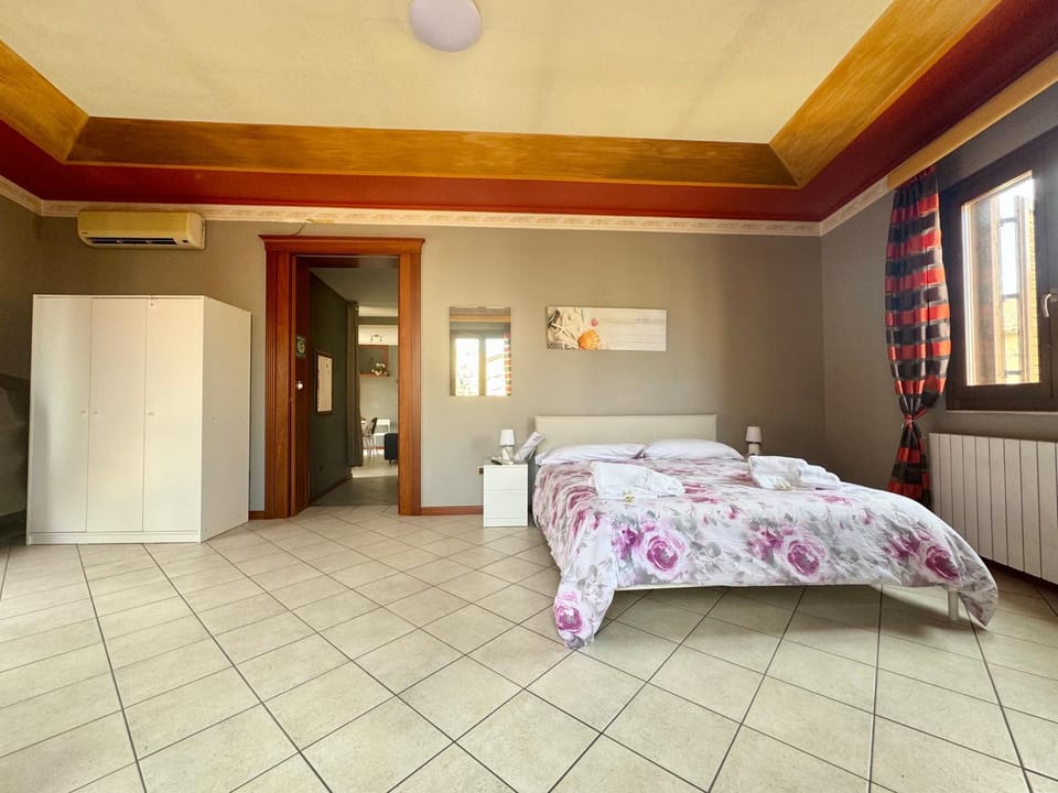 Bed, View (from property/room), Balcony/Terrace, Balcony/Terrace, Photo of the whole room, Bedroom, City view, City view, Landmark view, Landmark view, Street view, Street view, heating, heating, towels, towels, wardrobe, air conditioner, air conditioner