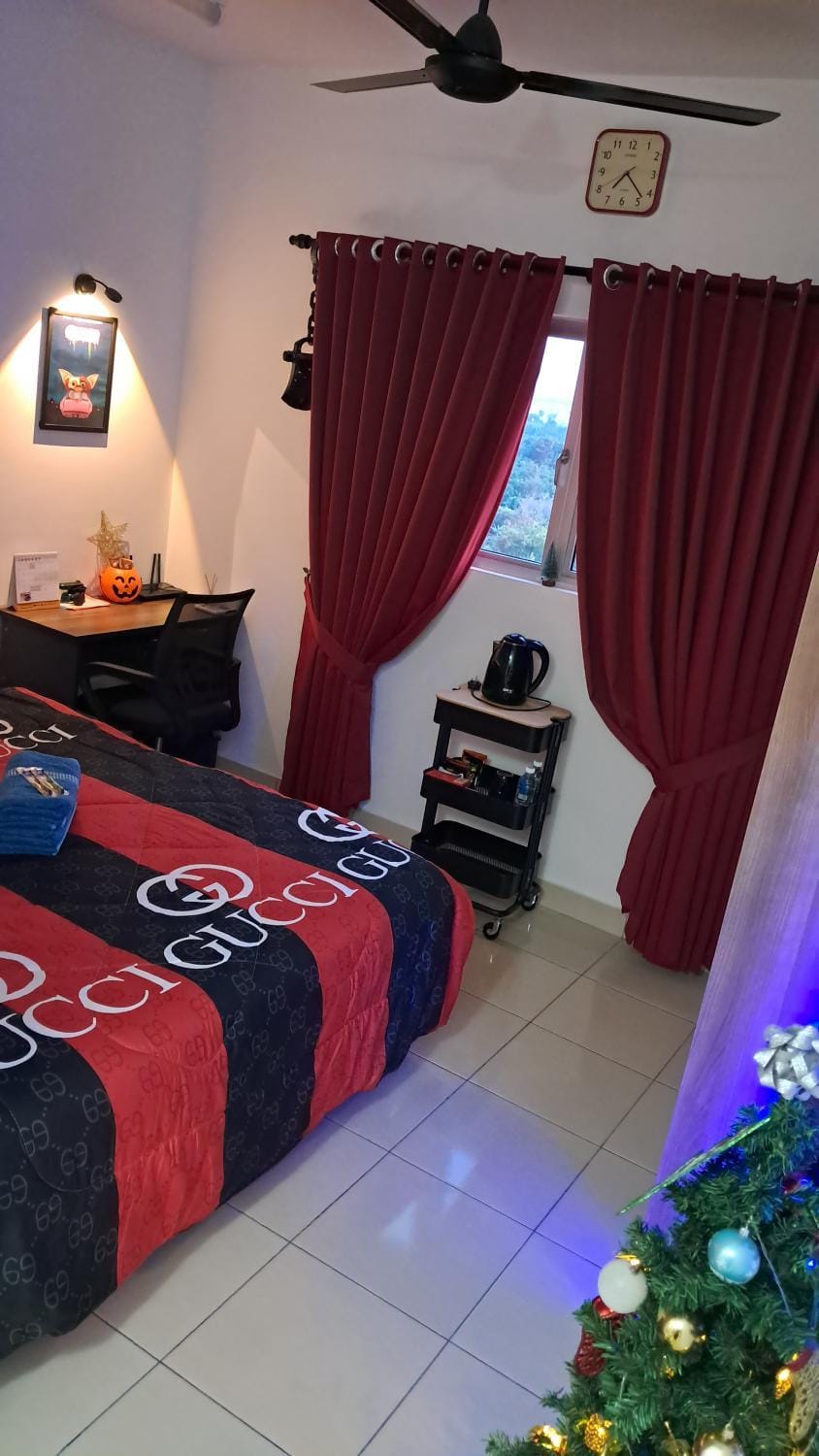 Bed, Living room, Photo of the whole room, Bedroom, fireplace
