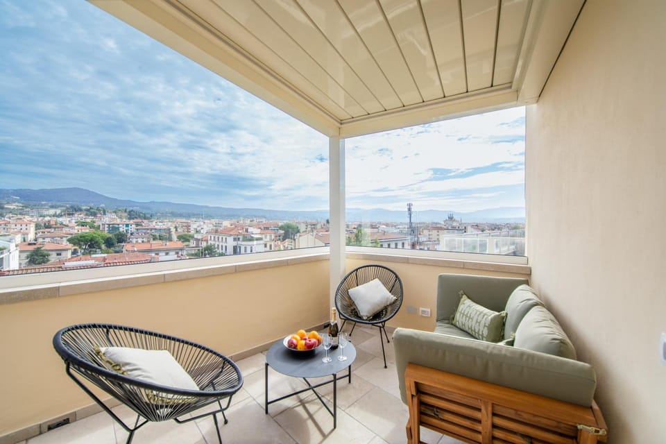 Day, Natural landscape, View (from property/room), Balcony/Terrace, Dining area, Mountain view