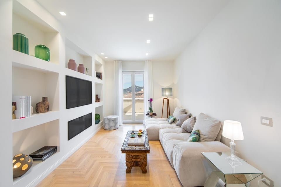 Communal lounge/ TV room, TV and multimedia, Living room, Seating area, Evening entertainment
