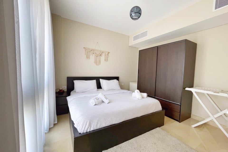 Bed, Photo of the whole room, Bedroom, Family, towels, wardrobe