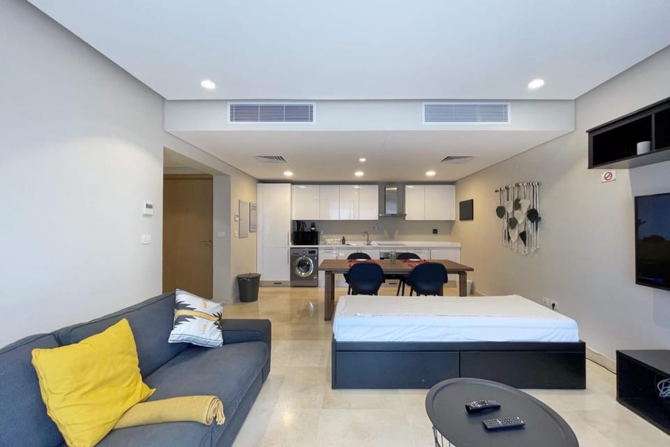 TV and multimedia, Kitchen or kitchenette, Living room, Seating area, Dining area