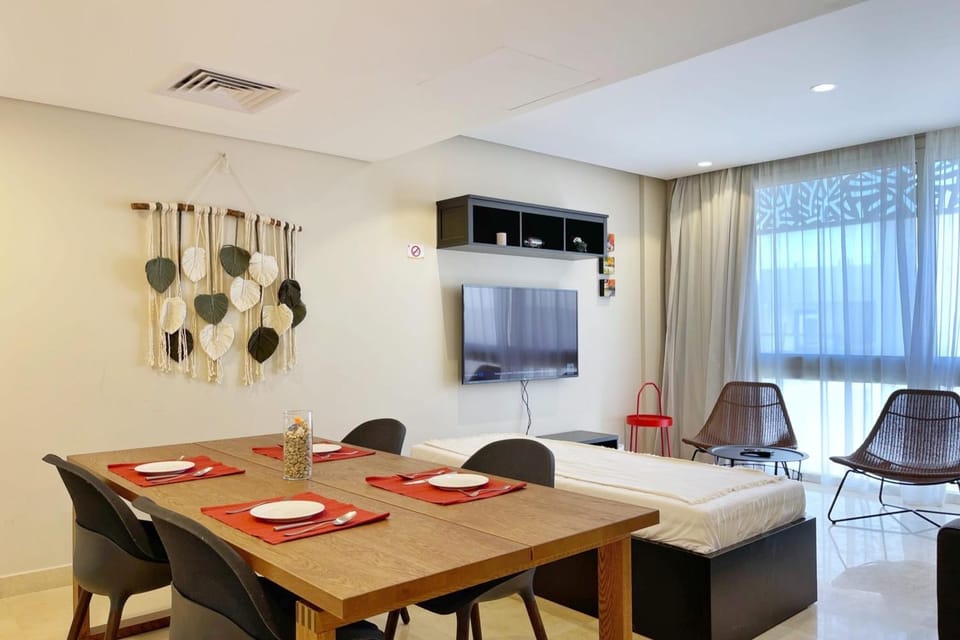 TV and multimedia, View (from property/room), Living room, Seating area, Dining area, furniture