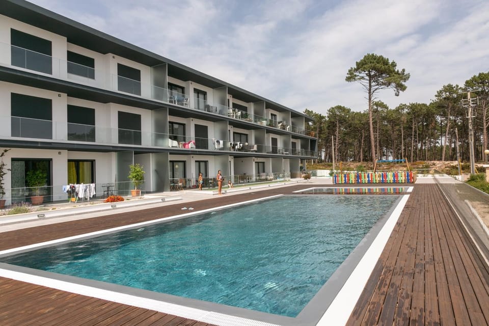Property building, Day, Pool view, Swimming pool
