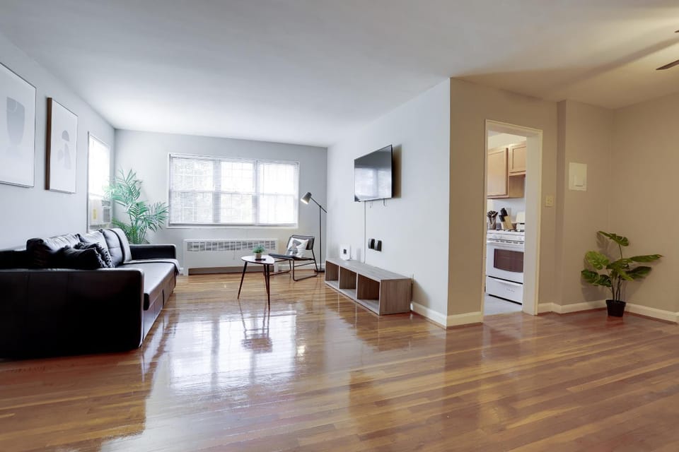 TV and multimedia, Living room, Seating area, heating, air conditioner