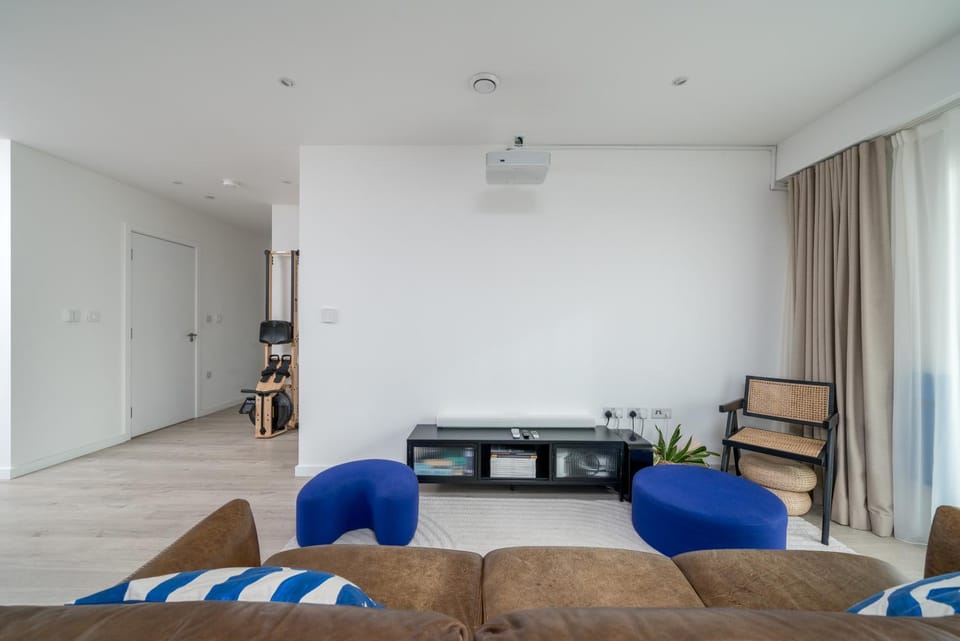 Waterview apartments with ultra fast wifi close to Excel and O2, corporates and contractors welcome Apartment in London