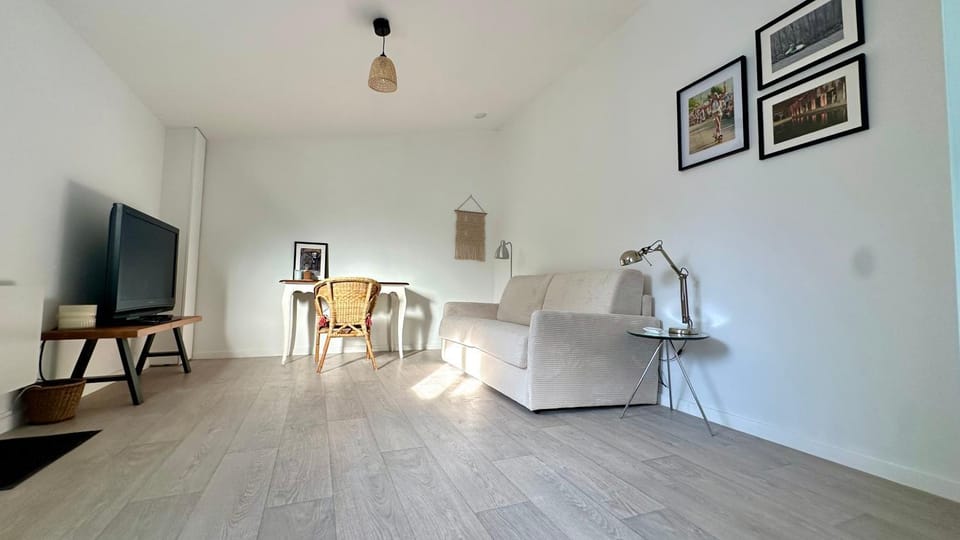 Communal lounge/ TV room, TV and multimedia, Living room, Seating area