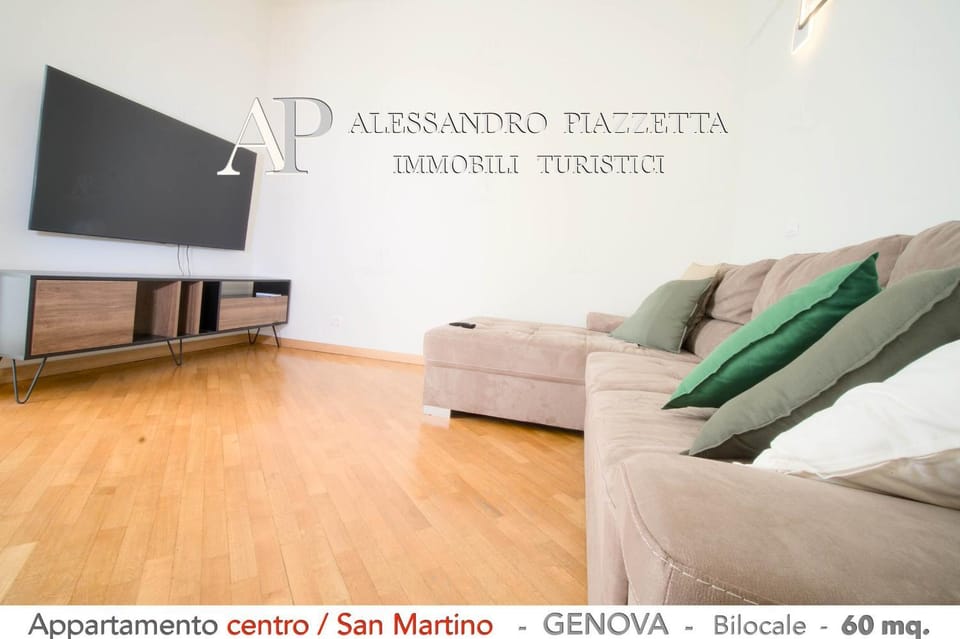 TV and multimedia, Living room, Evening entertainment
