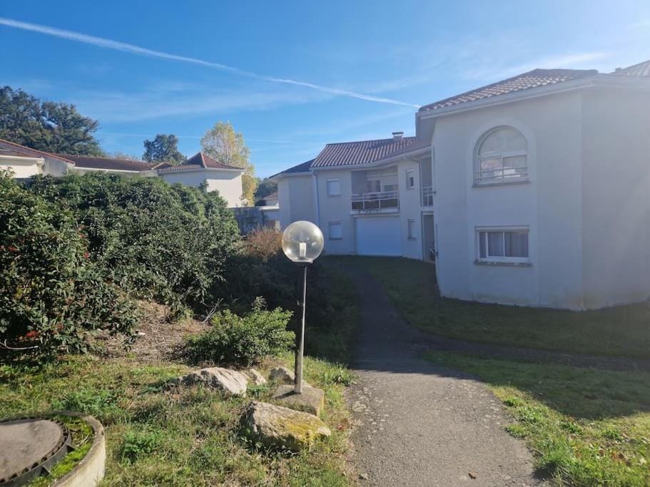 T2 avec clim parking prive wifi tout équipe Apartment in Occitanie
