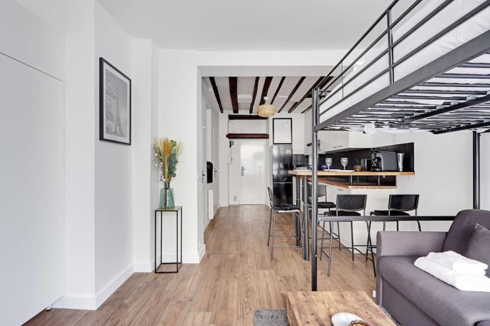 Kitchen or kitchenette, Living room, Seating area, Dining area