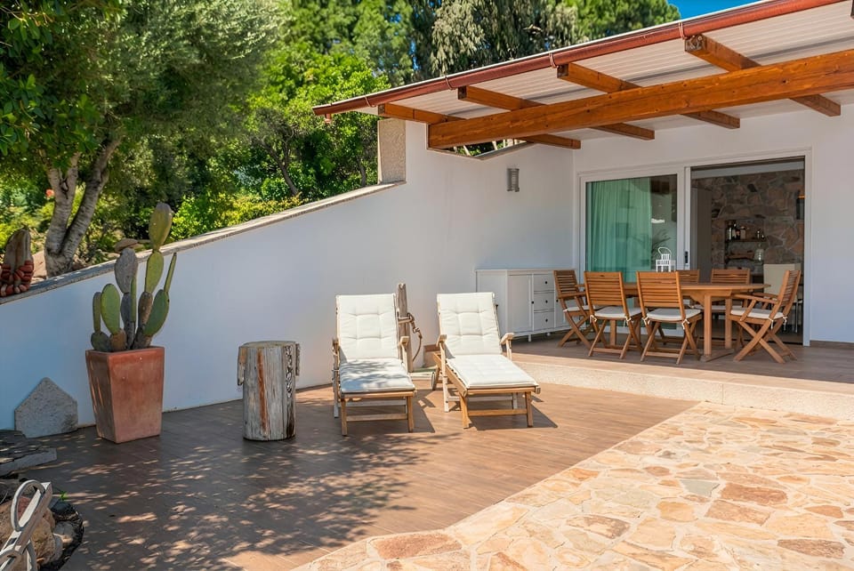Property building, Patio, Day, Garden, View (from property/room), Garden view, sunbed