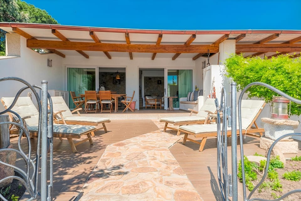 Property building, Patio, Spring, Day, Garden, View (from property/room), Balcony/Terrace, sunbed