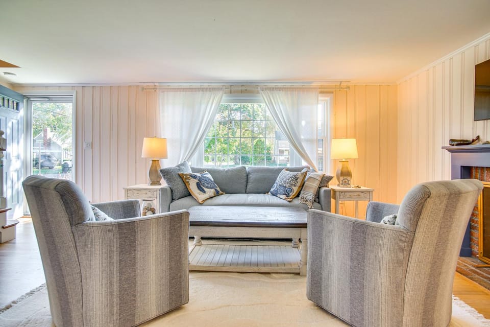 Bike to Private Beach: Cape Cod Escape w/ Sunroom House in East Falmouth