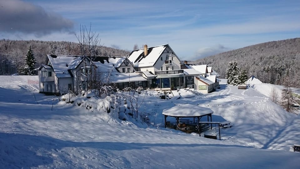 Property building, Day, Natural landscape, Winter, Mountain view