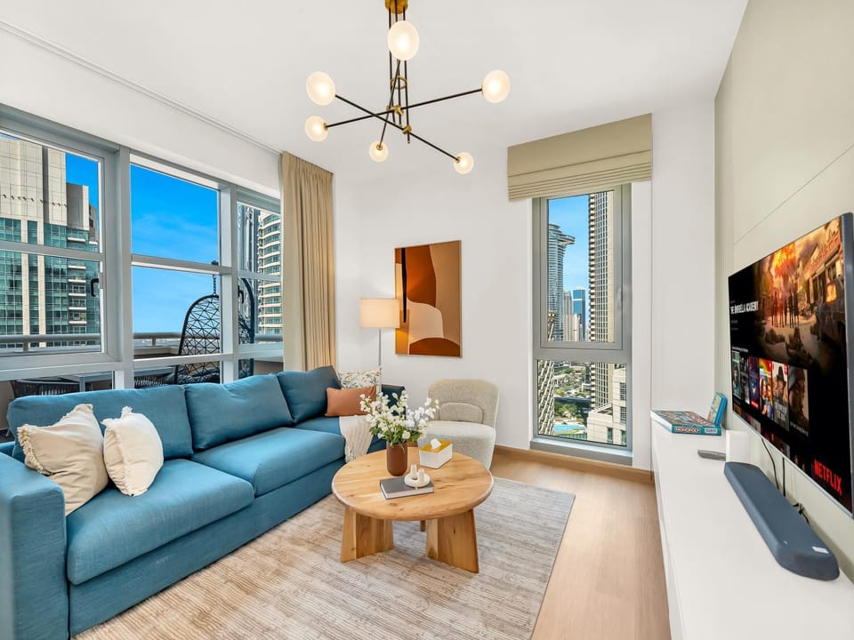 TV and multimedia, Living room, Seating area, Evening entertainment