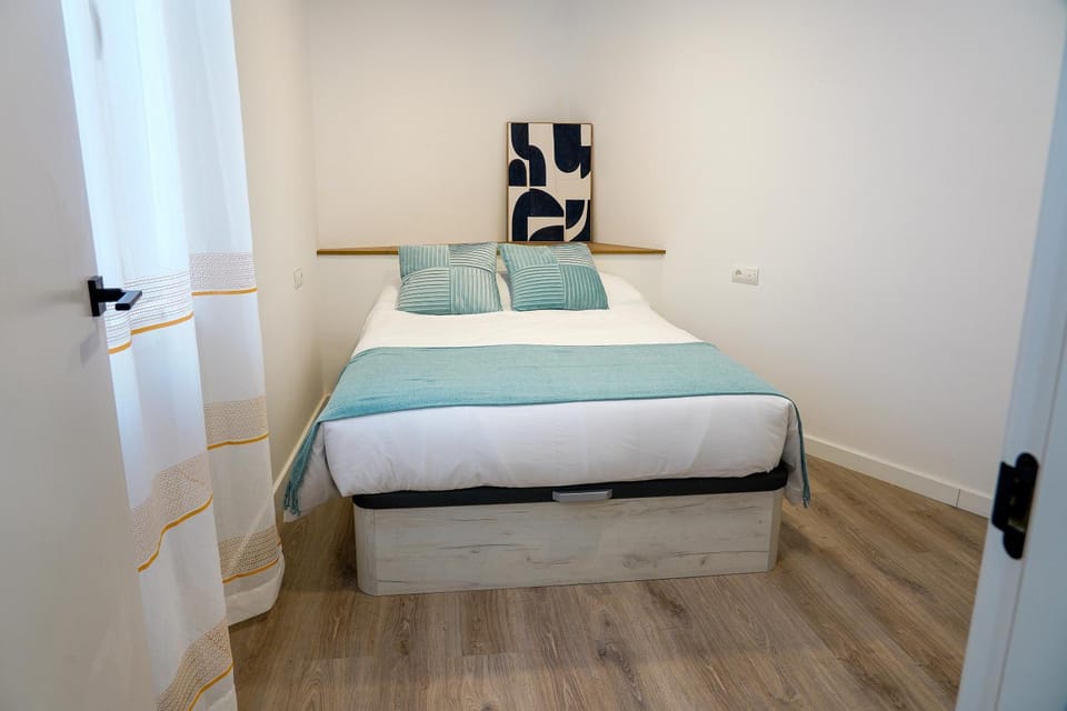 Bed, Photo of the whole room