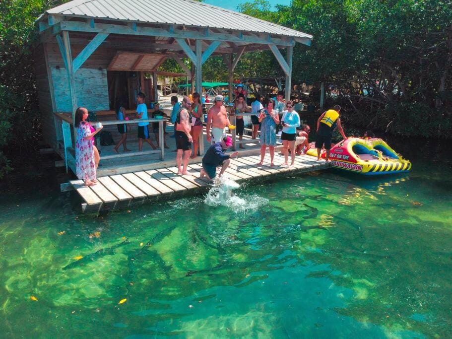 Hidden Treasure Vacation Home Lagoona bay cottage Apartment in Belize District