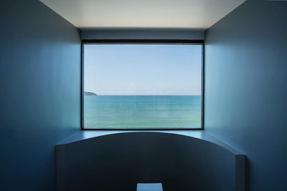 Three Double U - Kalim Sea View Apartment in Patong