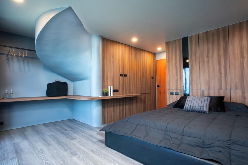 Three Double U - Kalim Sea View Apartment in Patong