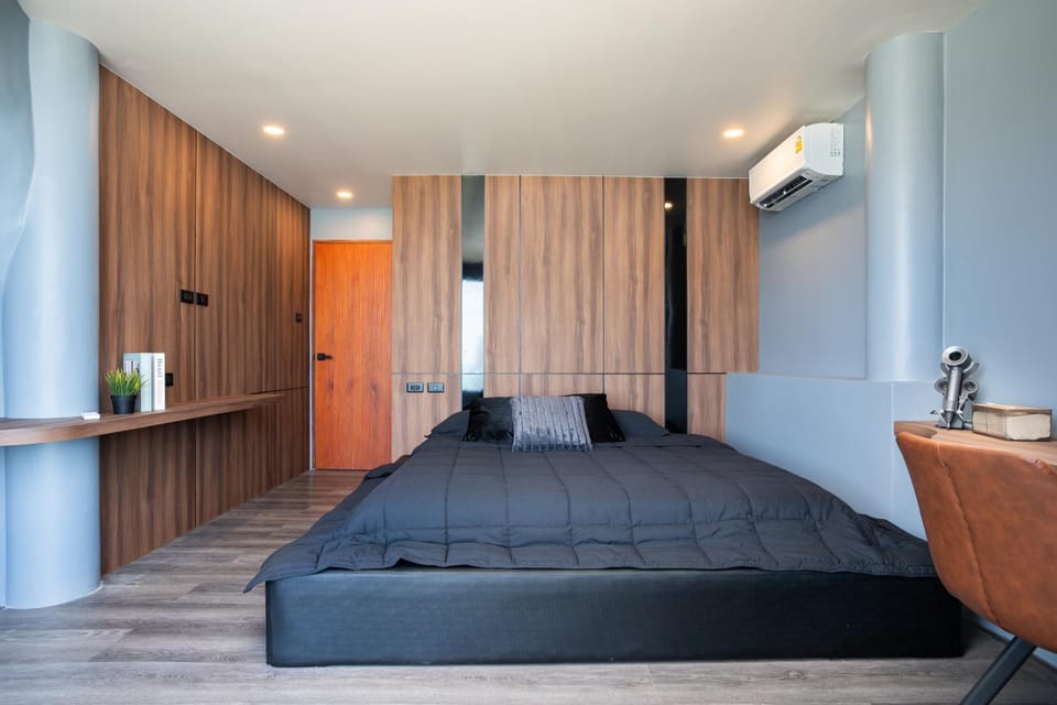 Three Double U - Kalim Sea View Apartment in Patong