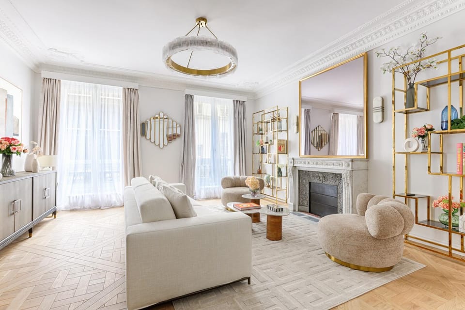 Elegant Luxury Apartment for 6 on Champs-Élysées Apartment in Paris