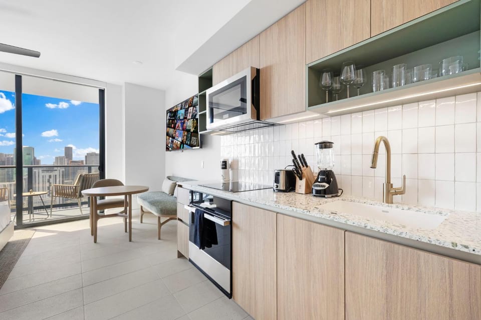 TV and multimedia, Kitchen or kitchenette, Dining area, dishwasher, microwave, oven, stove, toaster
