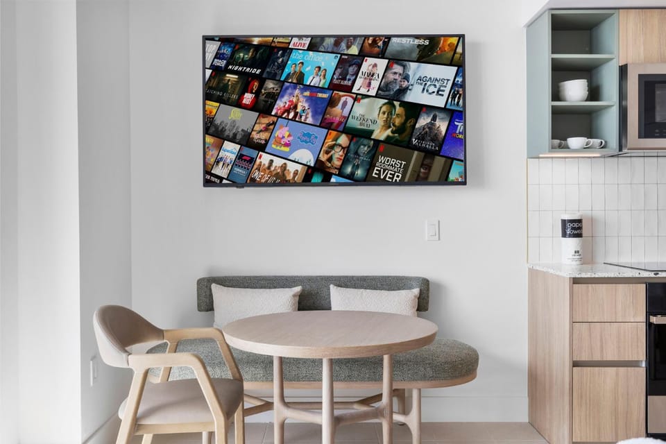 TV and multimedia, Living room, Seating area, Dining area, air conditioner