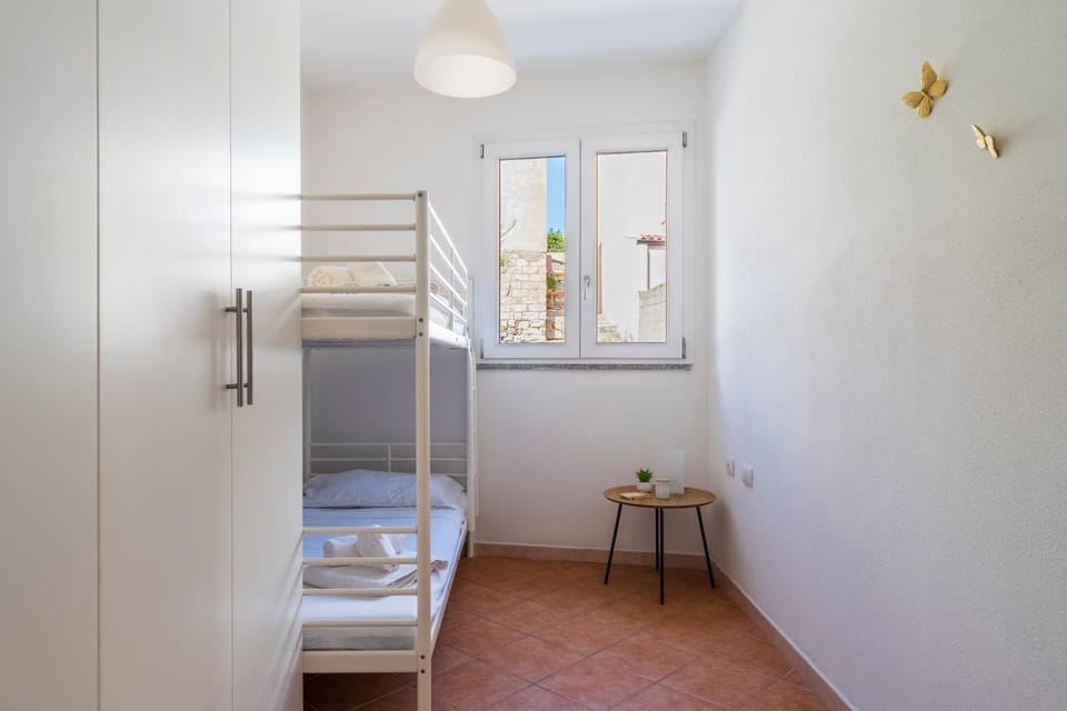 Bedroom, bunk bed, wardrobe