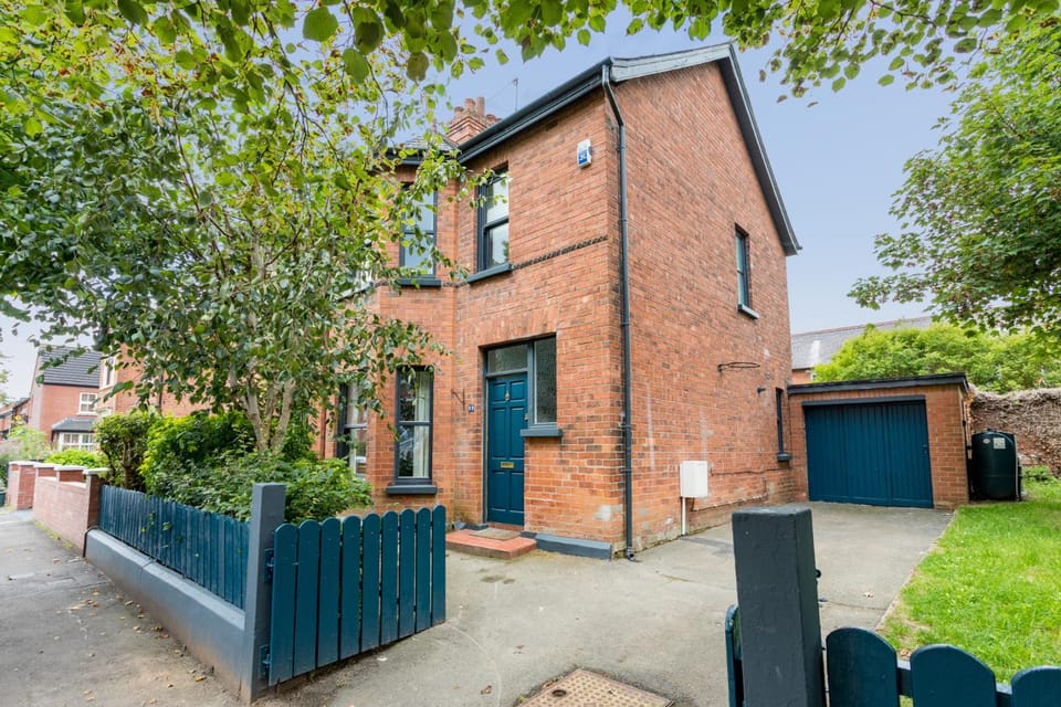 Charming Victorian Home Near Ormeau Park House in Belfast