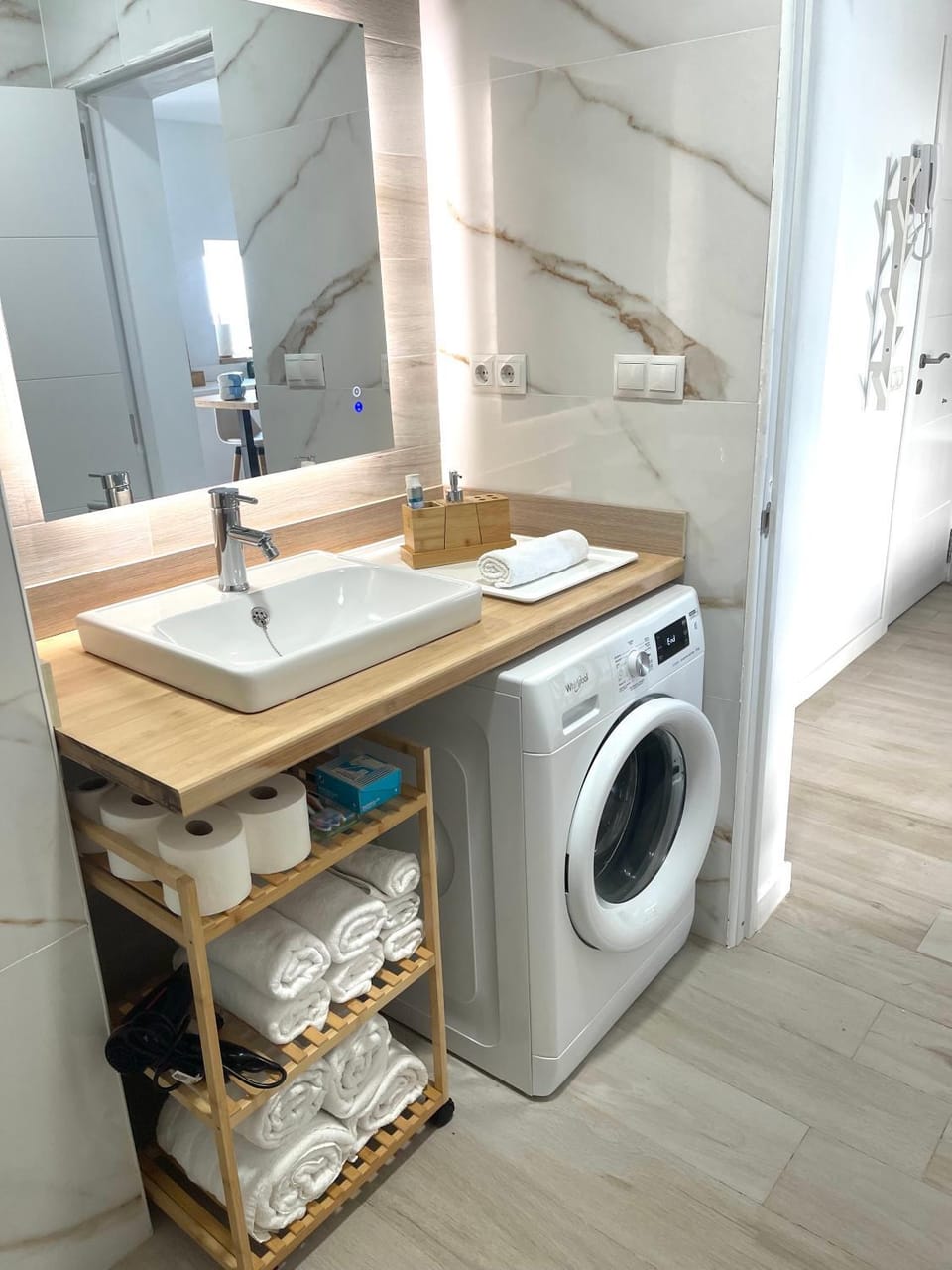 Bathroom, towels, washing machine