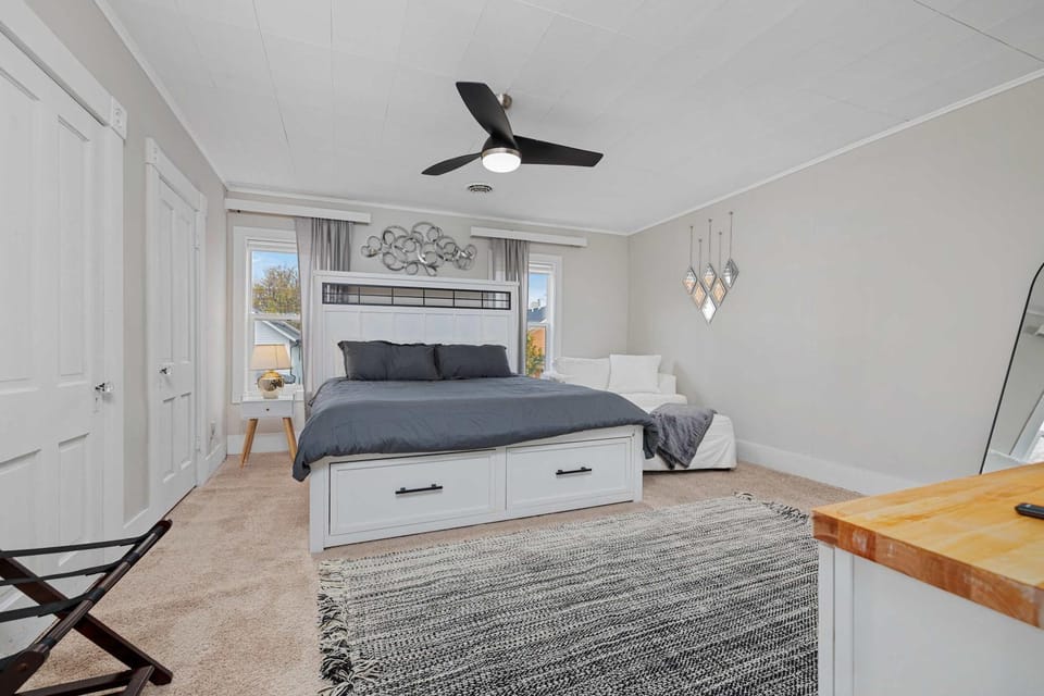 Vintage West Central Apt Walkable Free Parking! Apartment in Fort Wayne