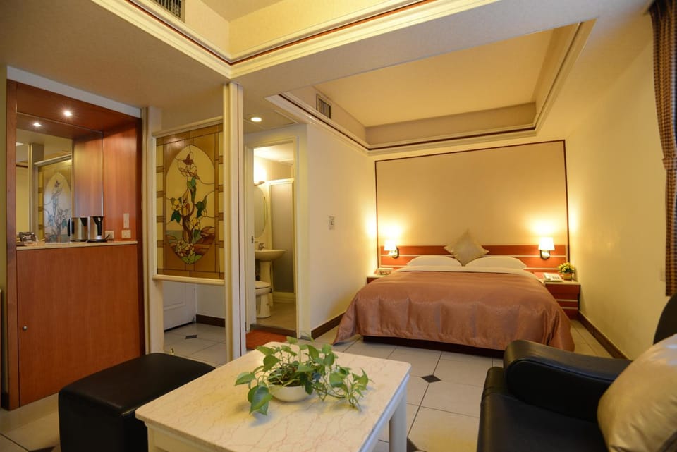 Bed, Living room, Photo of the whole room, Bedroom