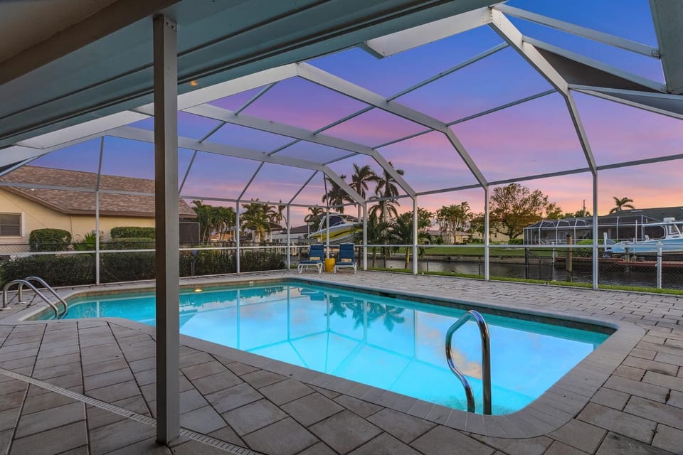 Direct Gulf Access, Large Heated Pool, and Pet-Friendly! - Villa Paws in Paradise - Roelens House in Cape Coral
