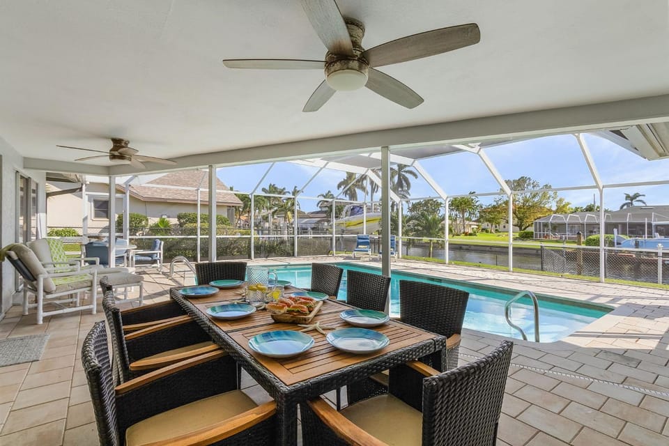 Direct Gulf Access, Large Heated Pool, and Pet-Friendly! - Villa Paws in Paradise - Roelens House in Cape Coral