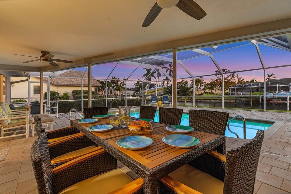 Direct Gulf Access, Large Heated Pool, and Pet-Friendly! - Villa Paws in Paradise - Roelens House in Cape Coral