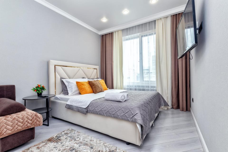 Bed, TV and multimedia, Living room, Photo of the whole room, Seating area, Bedroom
