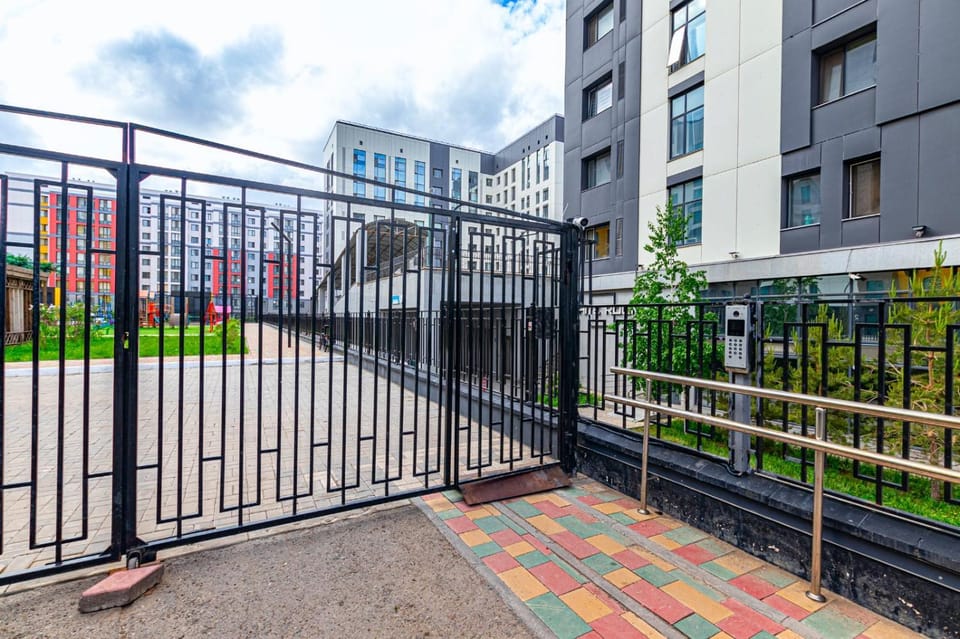 Property building, Day