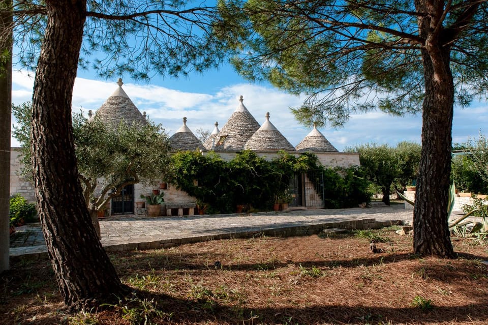 Trullo Dimora della Valle Bed and Breakfast in Province of Taranto