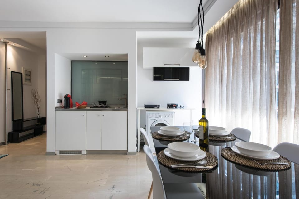 Kitchen or kitchenette, Living room, Dining area, oven