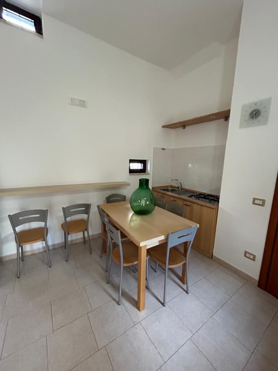 Kitchen or kitchenette, Kitchen or kitchenette, Seating area, Dining area, Internal: Not applicable to any particular room